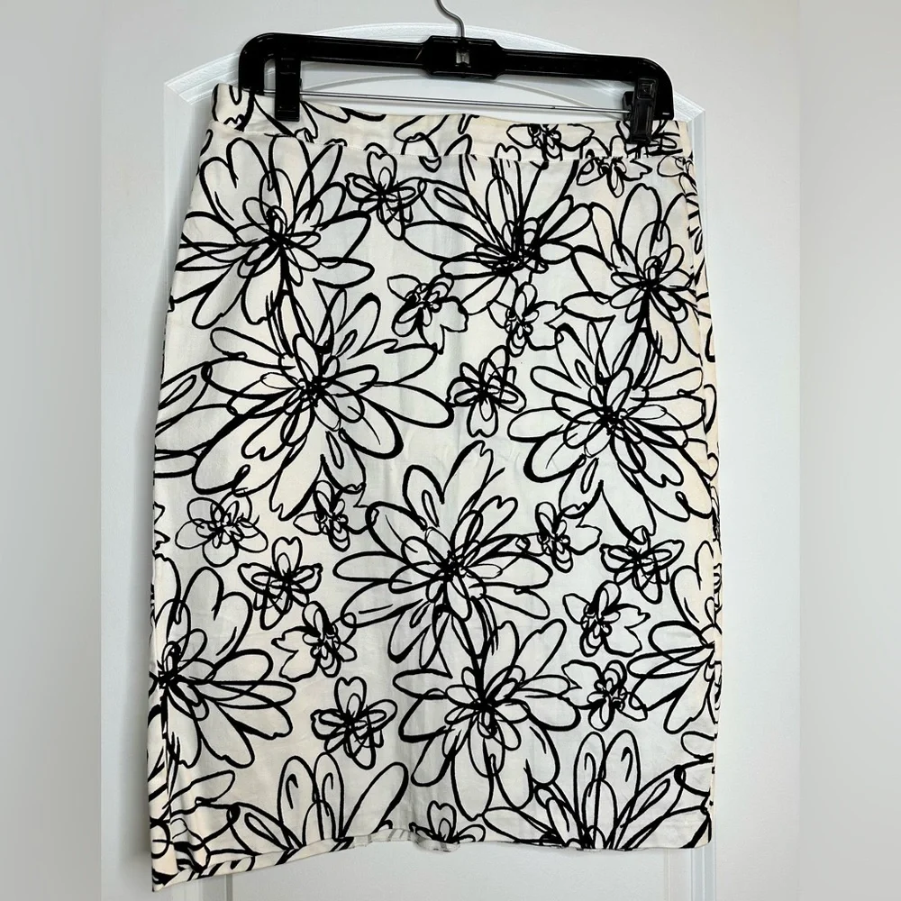 Cato Black White Floral A-Line Skirt Size 6 Feminine Retro Office Chic